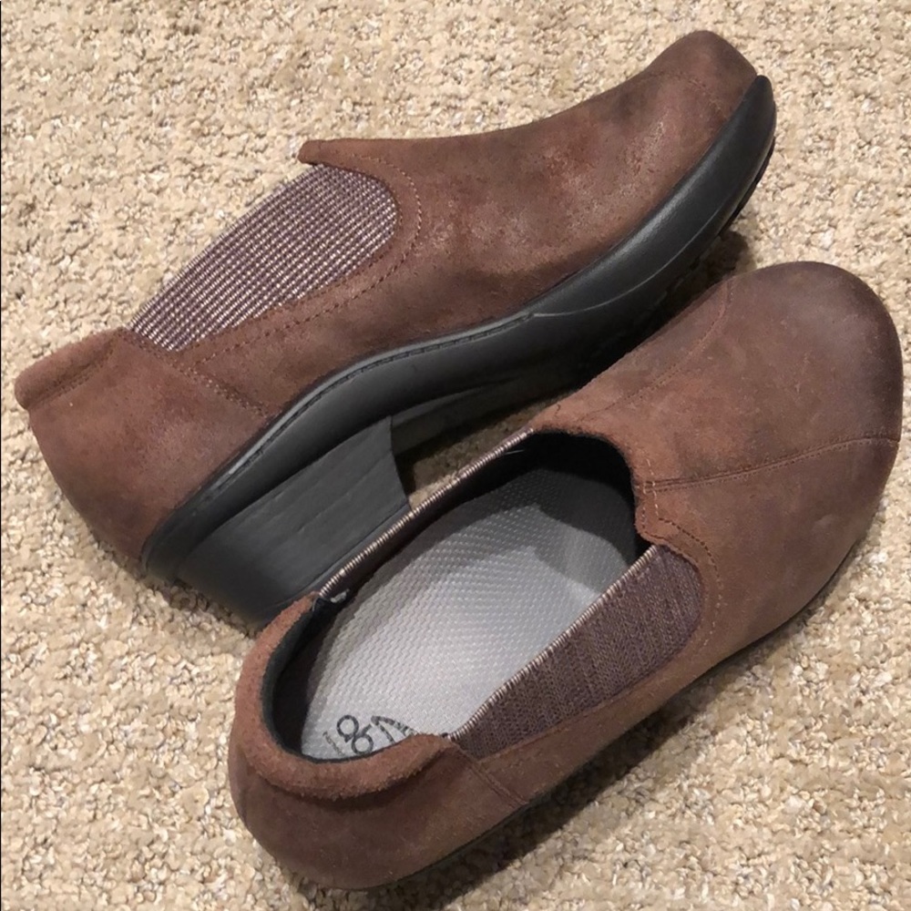 NEW! Abeo clogs brown size 6